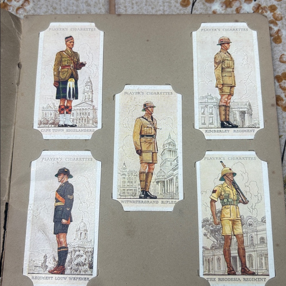 Vintage Wills’s Cigarette Card Album – Military Uniforms Overseas (1930s) - Picture 3 of 7